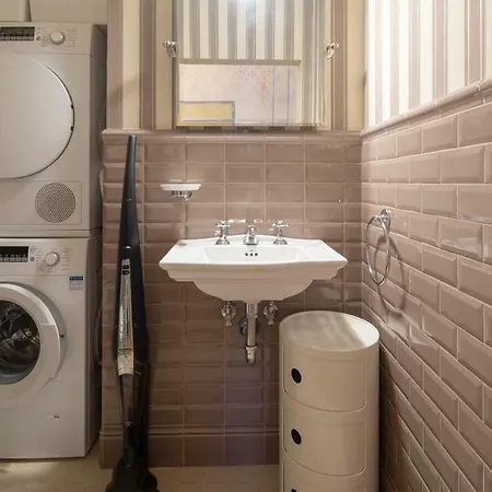 Romantic Laura Apartment